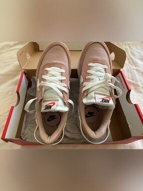 NWT Nike Wmns Waffle Debut in pink SZ 6.5